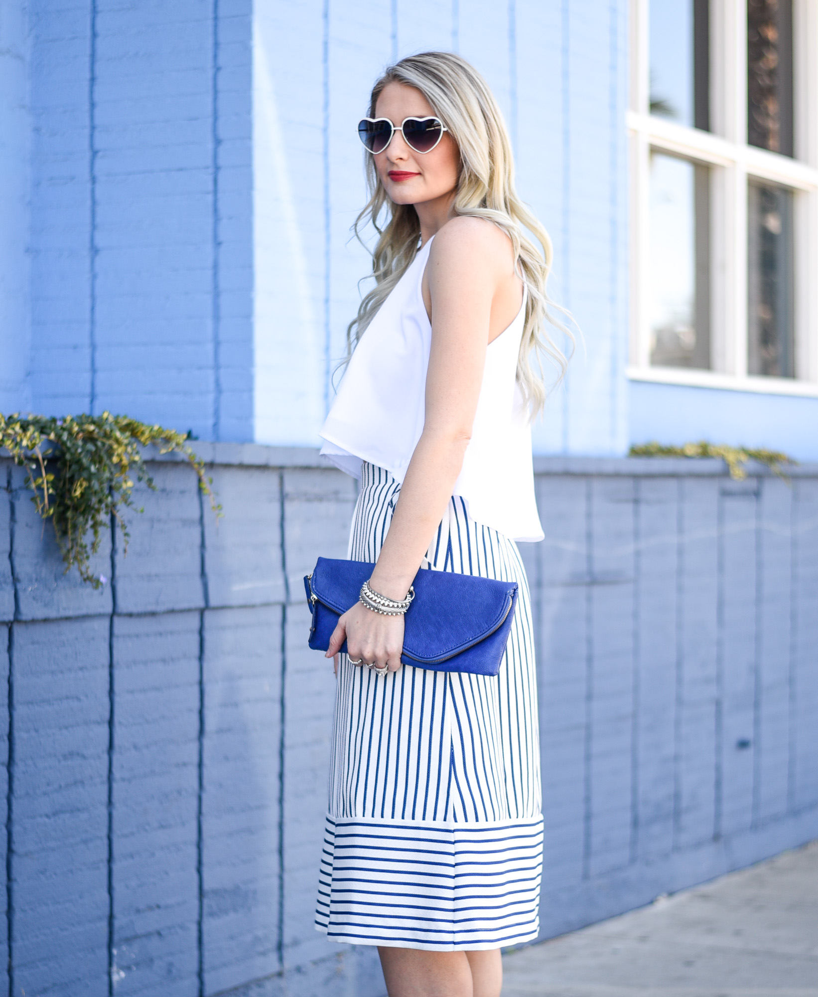 royal blue clutch for a pop of color 