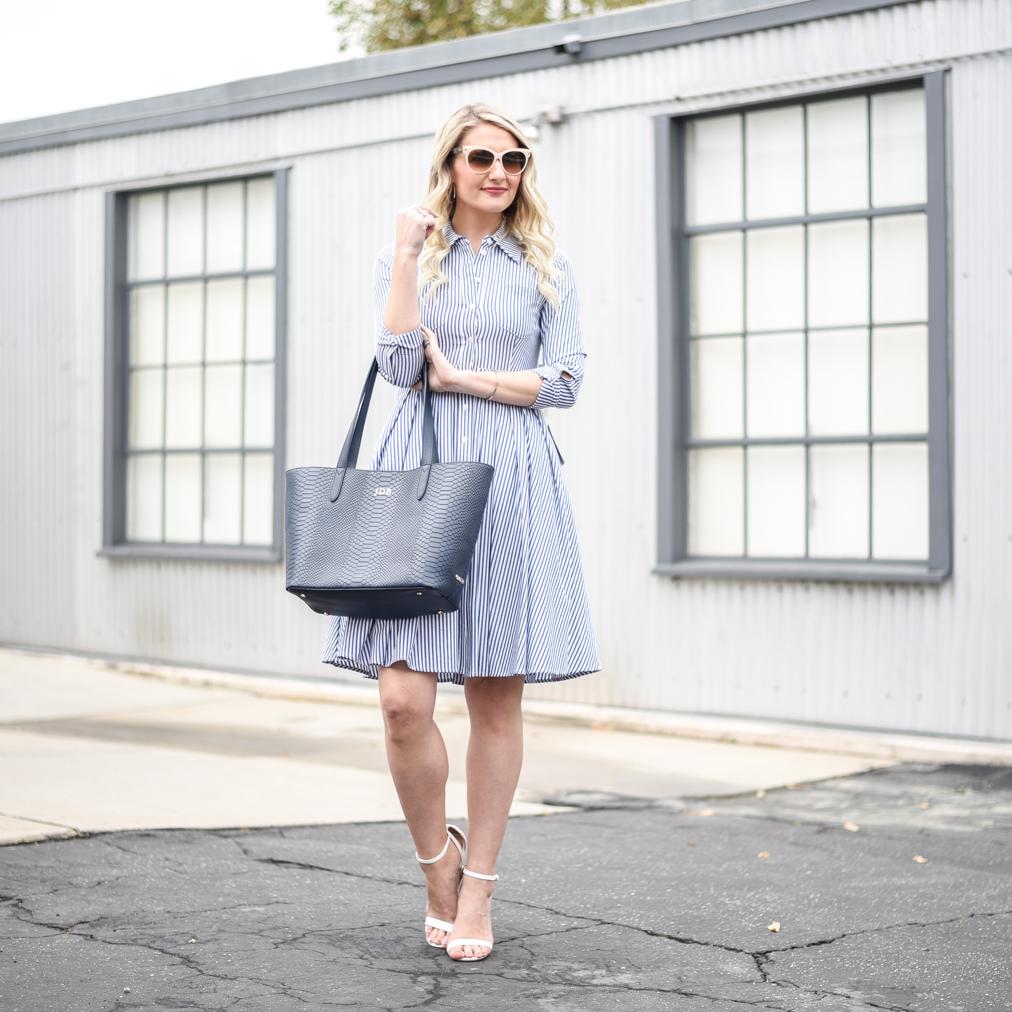 Visions of Vogue wearing the perfect spring outfit: stripes in navy and white! 