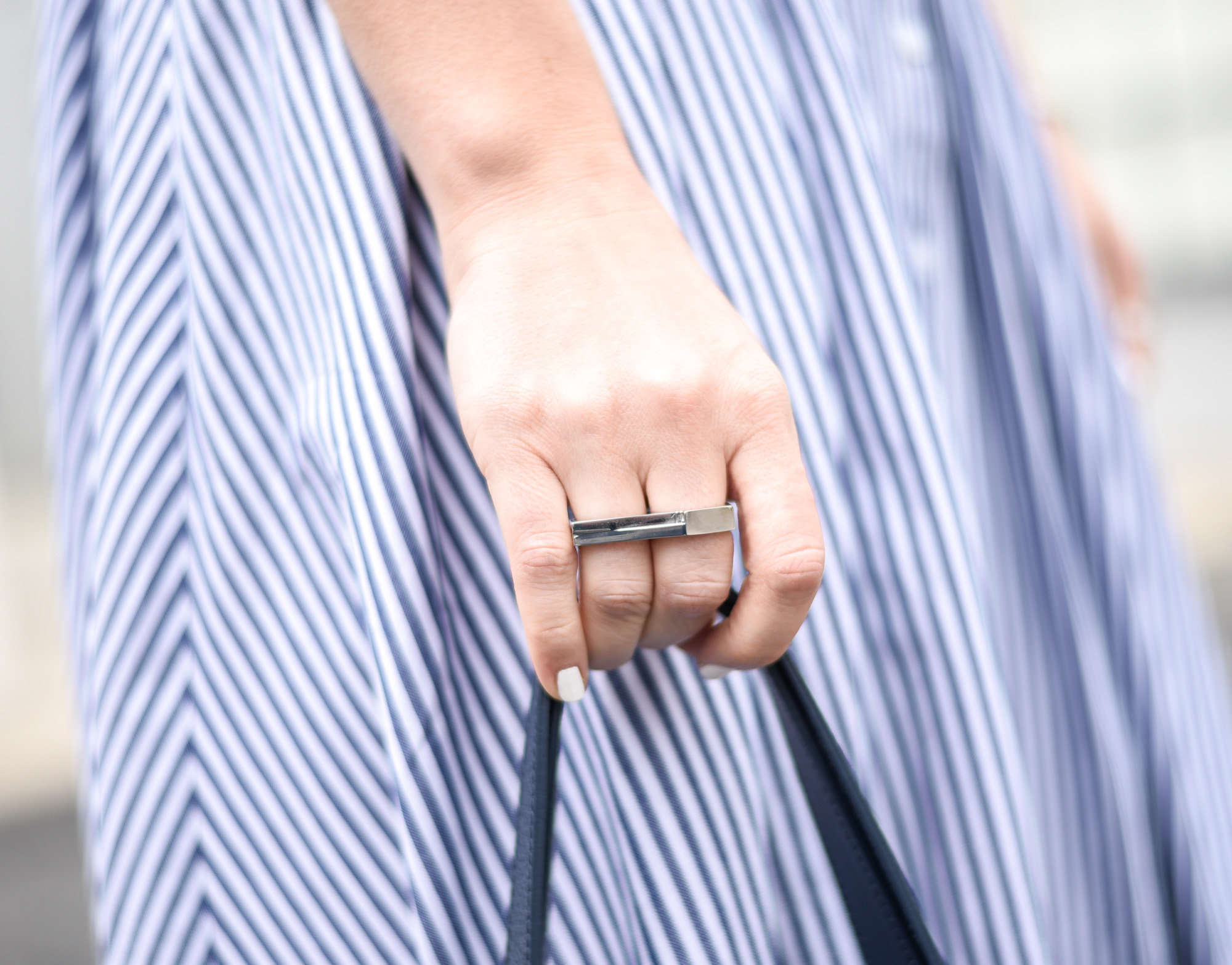 A bold 2 finger ring to give any outfit the right amount of flare. 