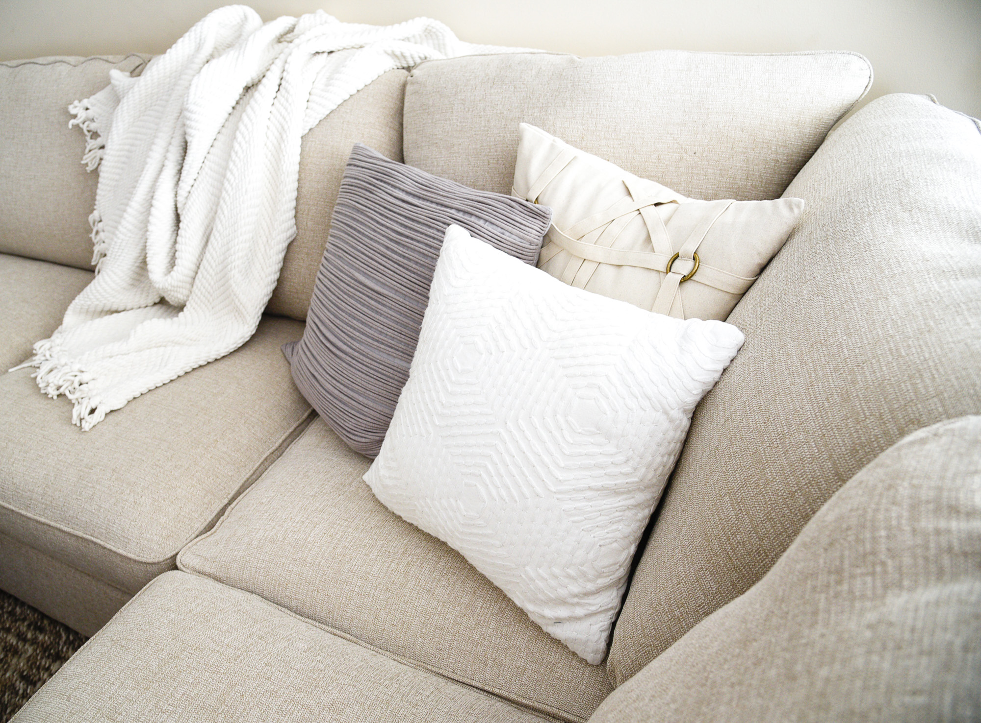 Textured accent pillows in white 