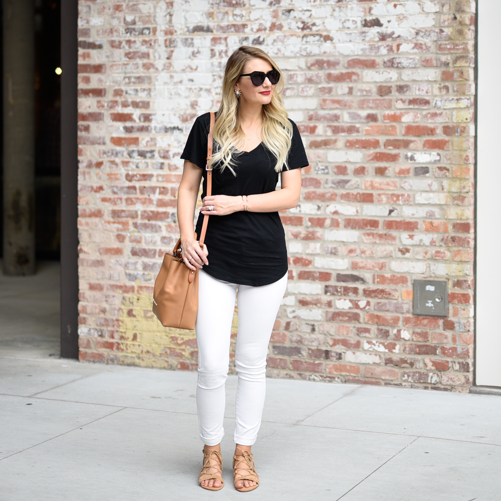 Basic black tee and white skinny jeans.