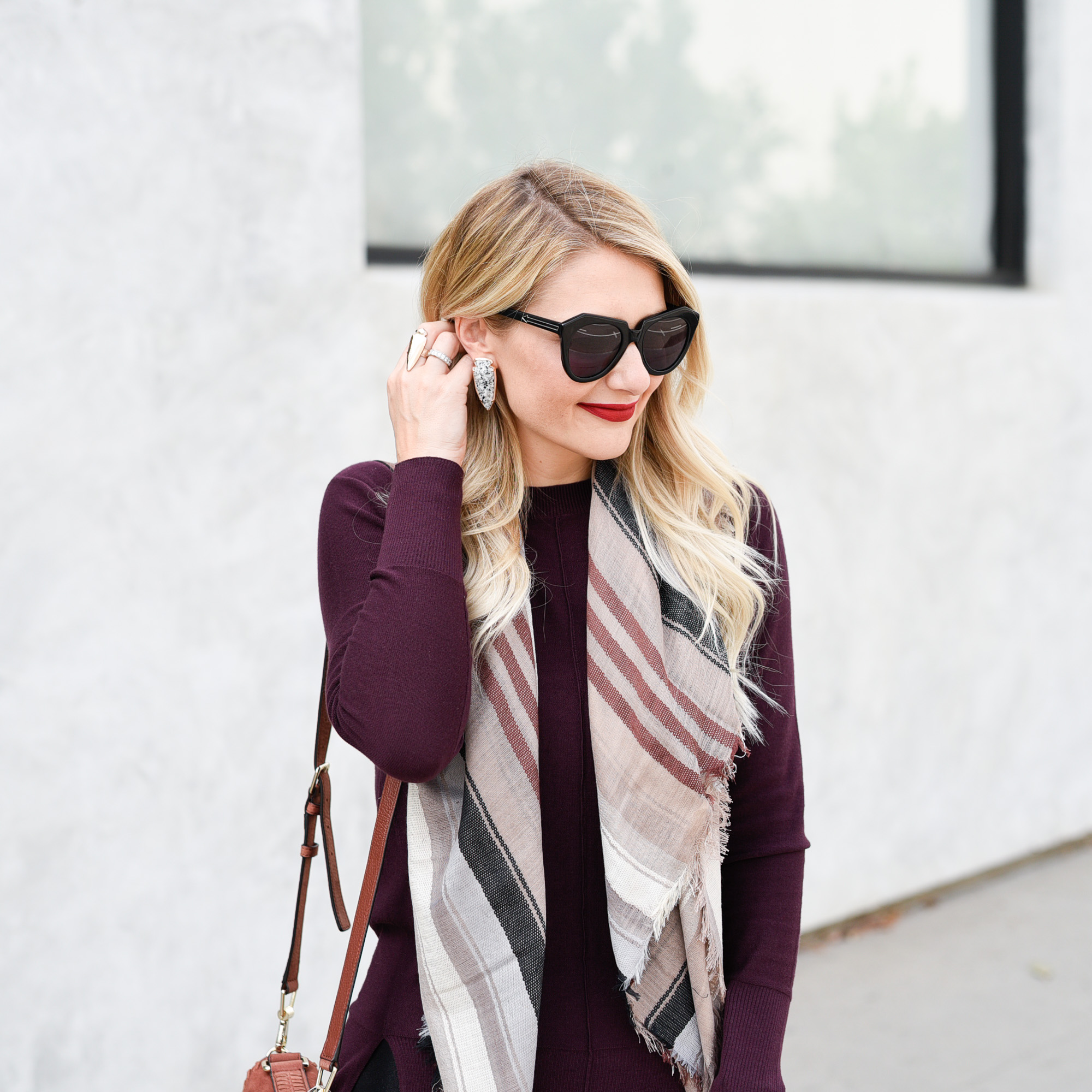 Marble stone earrings and big black sunglasses. 