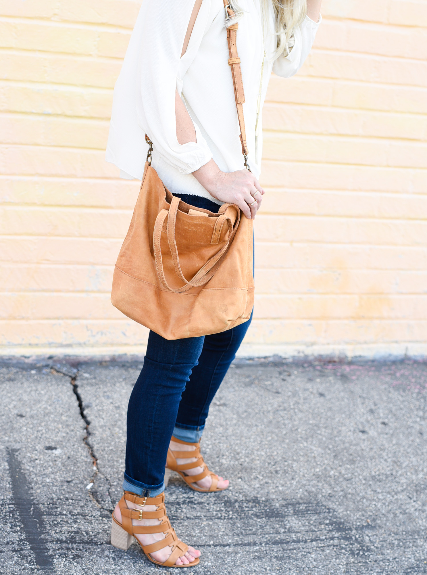 Love the distressed style of this carry all tote! 