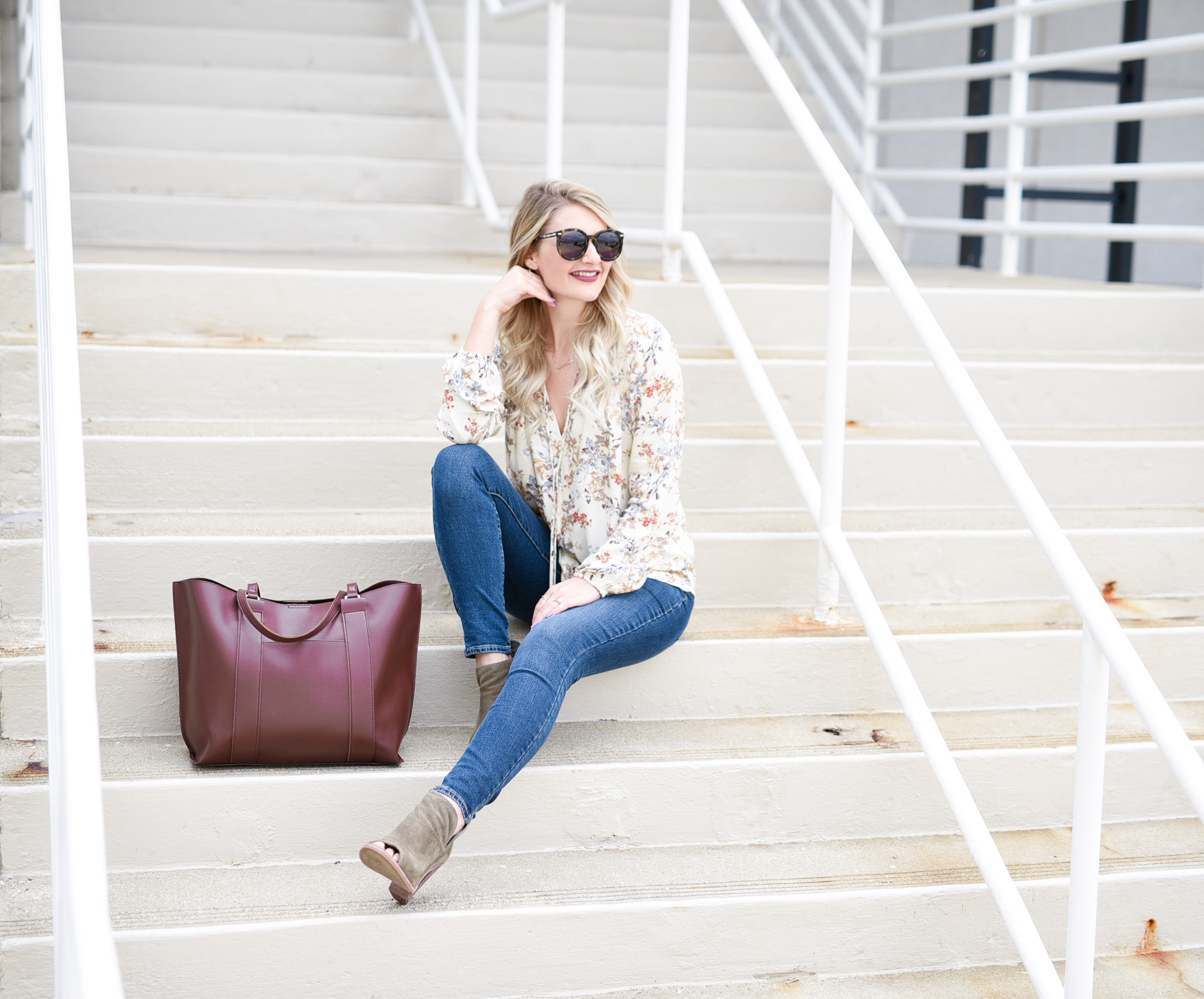 Floral peasant top with neck tie and medium wash skinny jeans. 