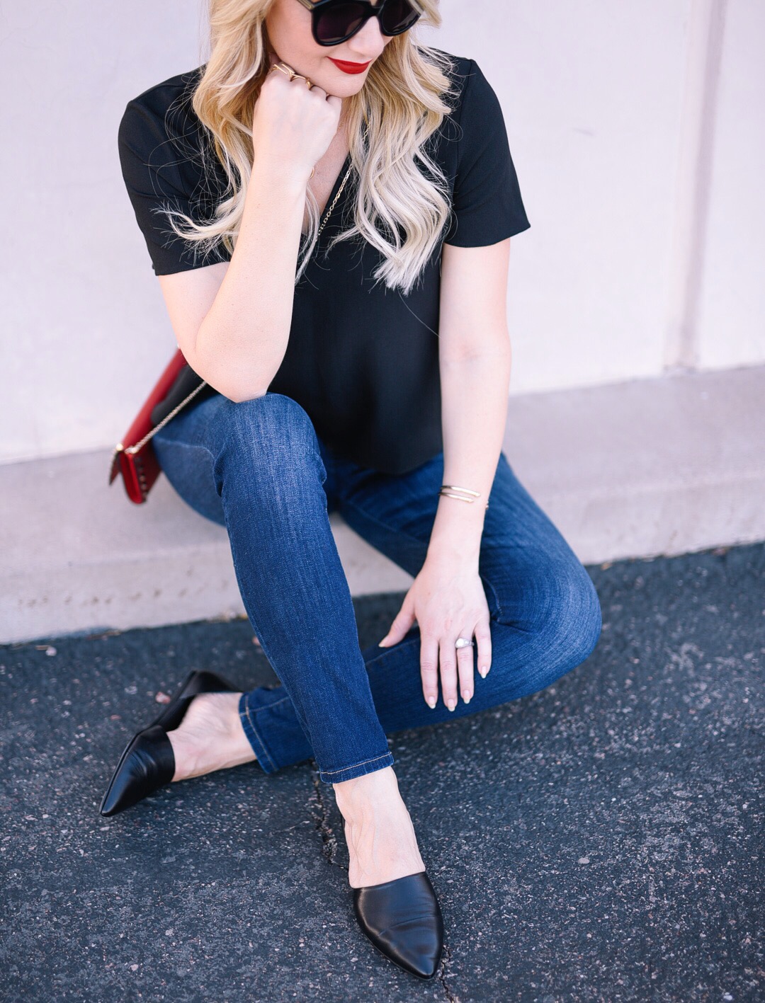 Black V-Neck tee and dark wash skinny jeans on Jenna Colgrove of Visions of Vogue. 