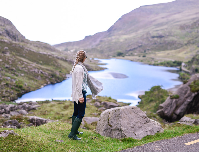 Visions of Vogue at a lake in Kilkenny, Ireland wearing a white Nordstrom cardigan and green Hunter Boots. 