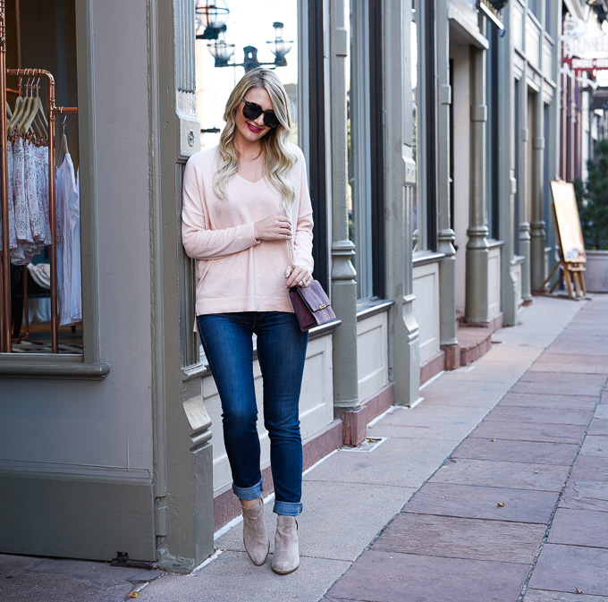 Jenna Colgrove wearing Articles of Society Mya Skinny Jeans for under $60 and beige booties for autumn! 