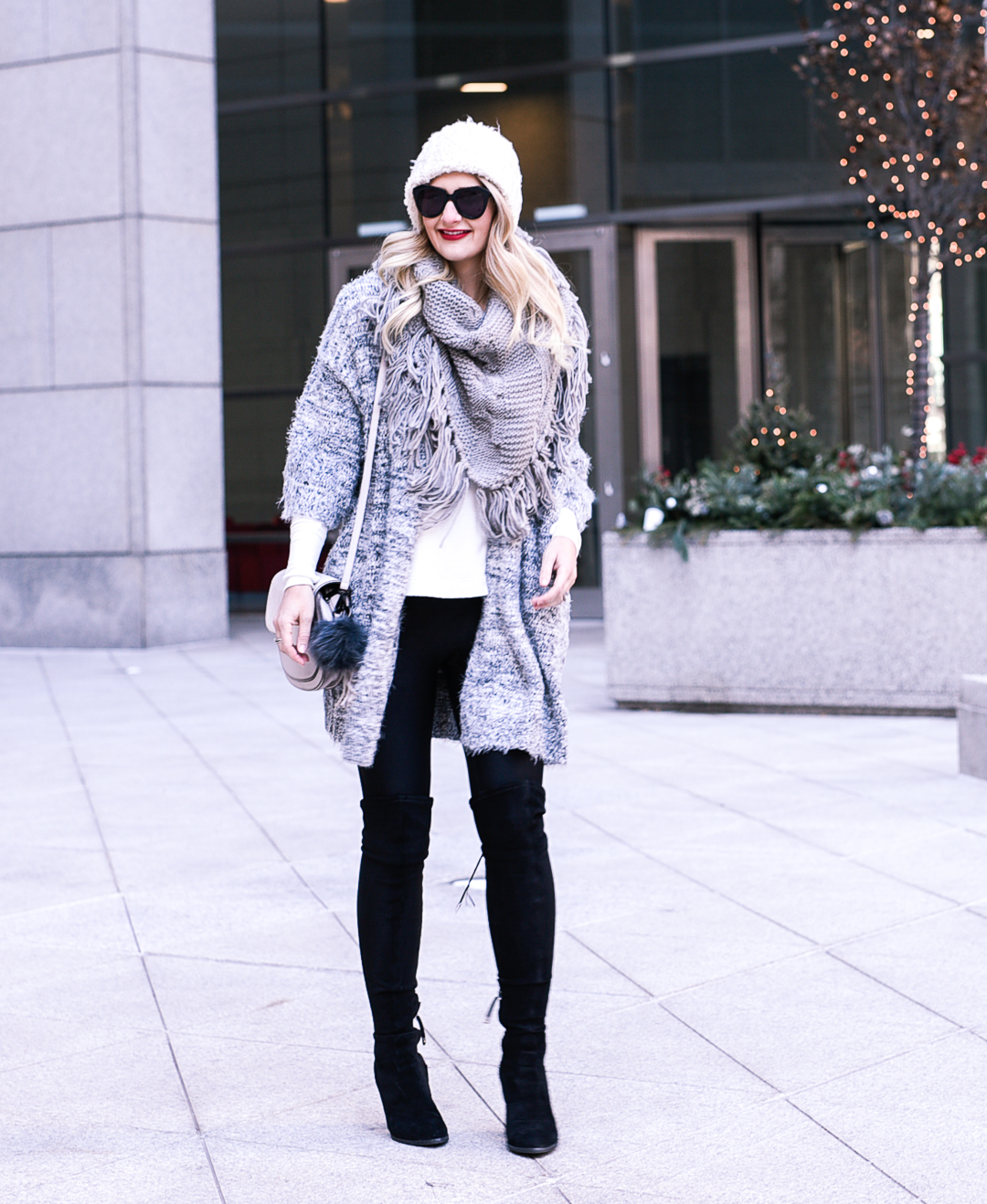 Outfit: Grey Knit, grey scarf & grey overknees.