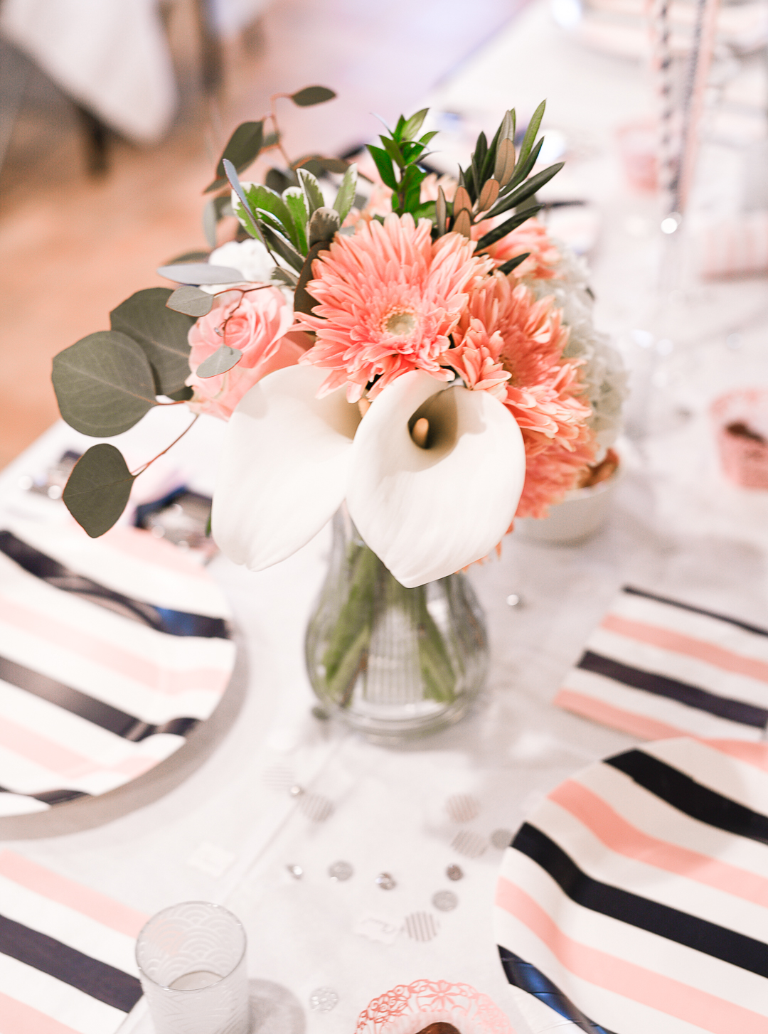 white lilites and pink spray roses 