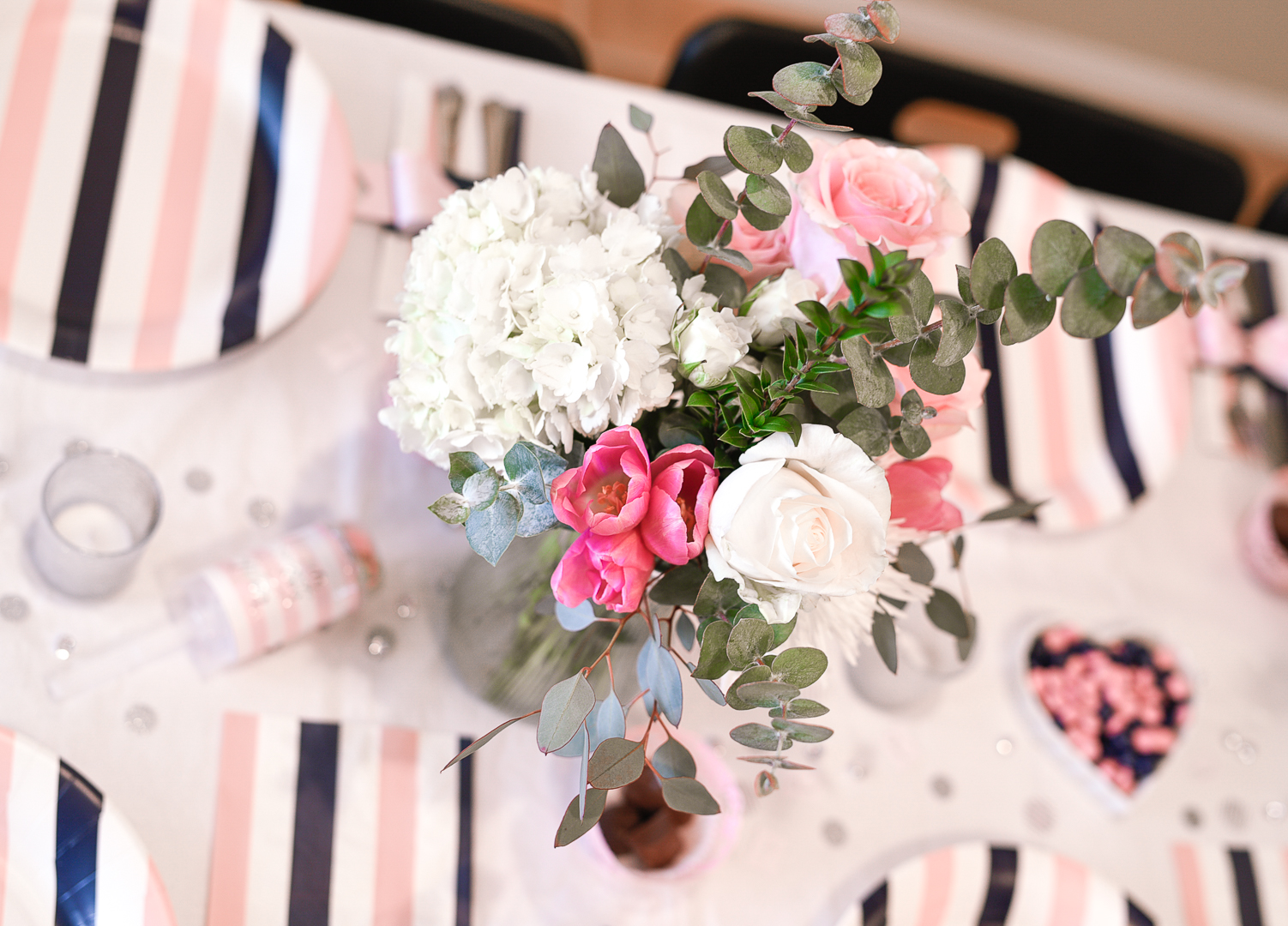 a mixed bouquet of white and pink flowers