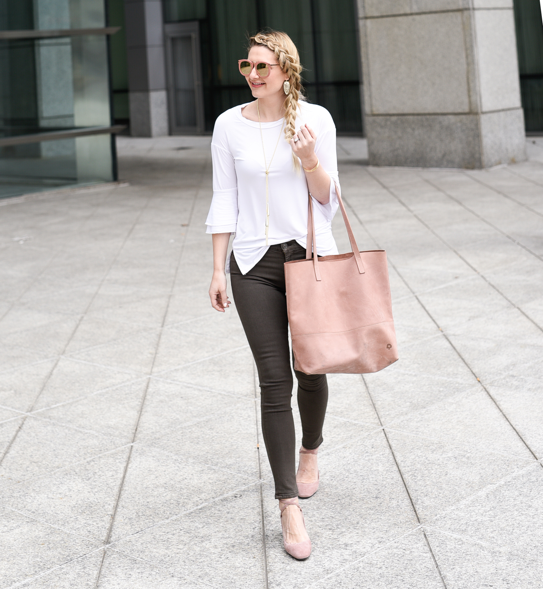 Colored skinny jeans and a blush pink leather tote bag. 