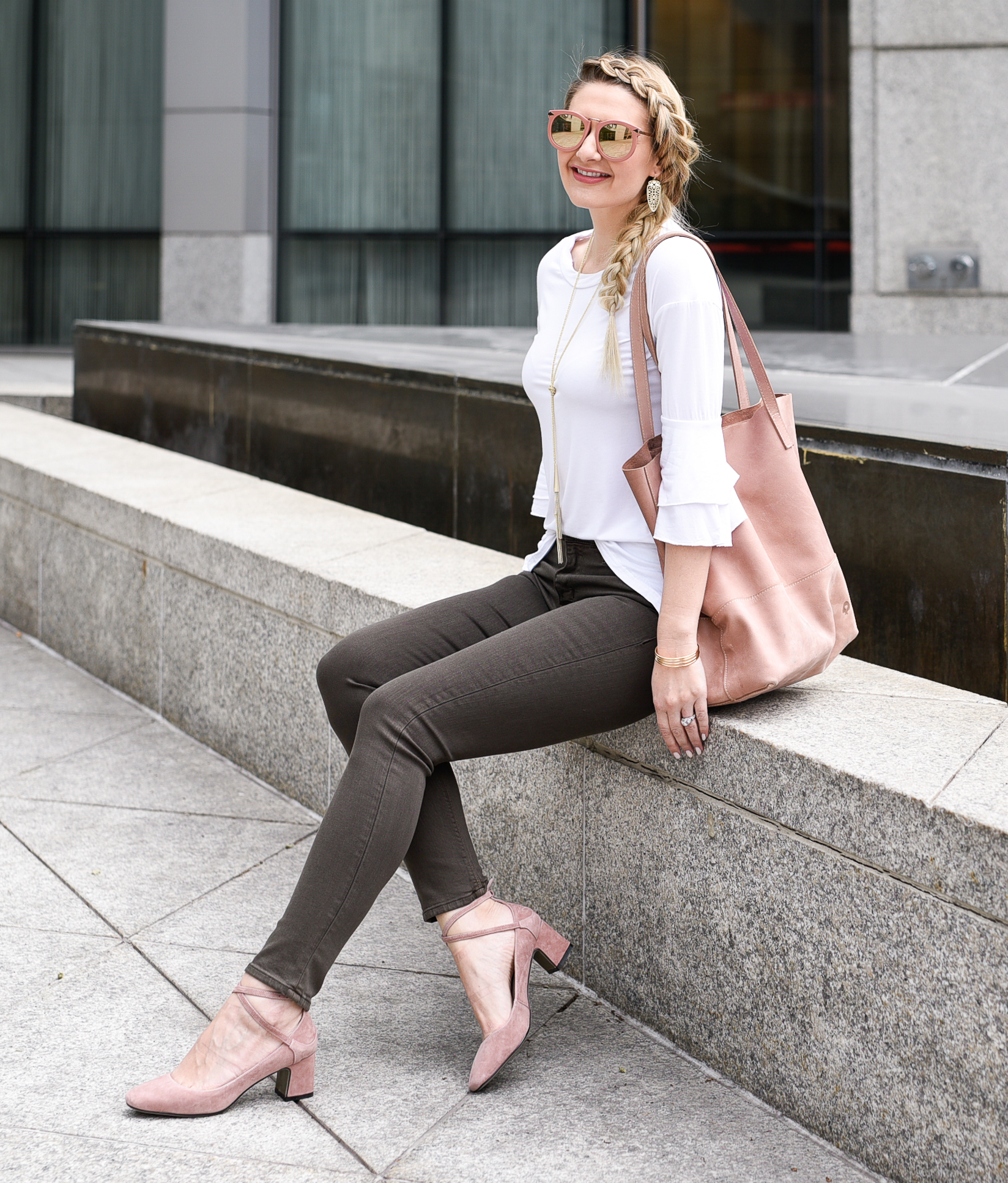 Perfect spring outfit with colored olive pants.