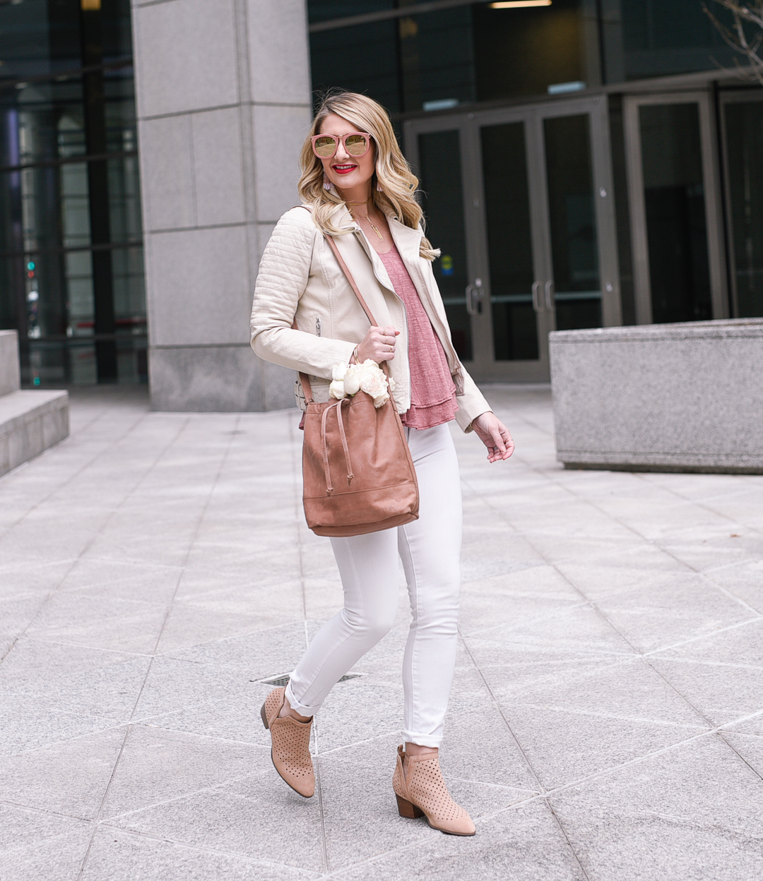 Spring weekend outfit with a pink leather bag and a layered tank top. 