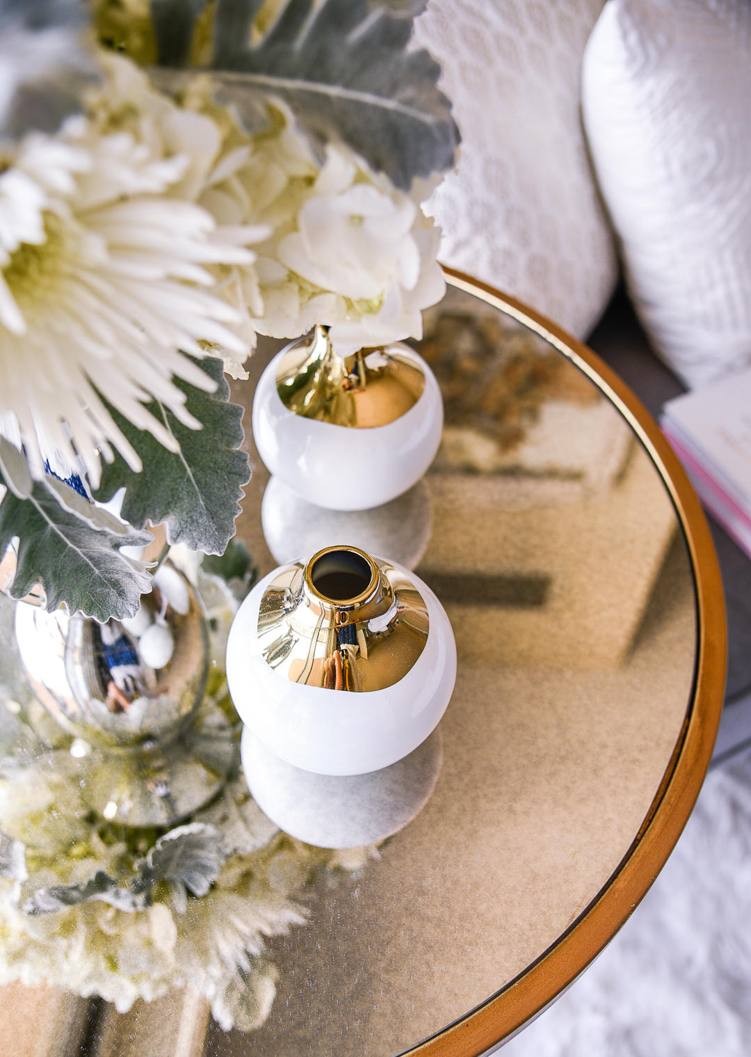 White and gold dipped vases to decorate your interior space. 