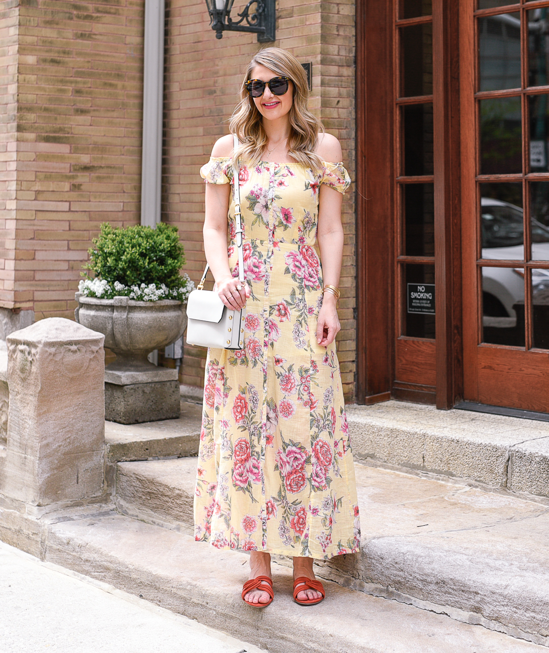 linen floral maxi dress with a white crossbody leather bag by Flynn