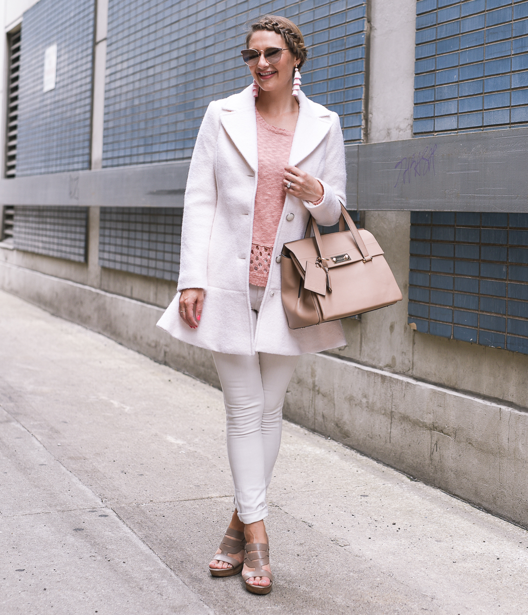 how to wear a white coat