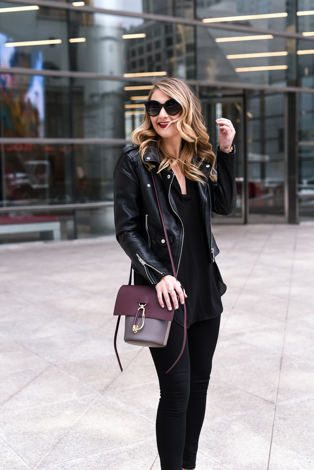 chic all black flattering outfit