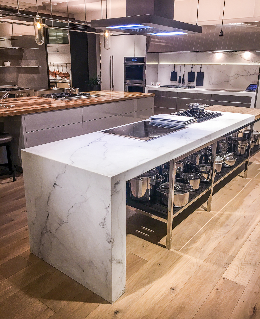 white marble and quartz kitchen counter