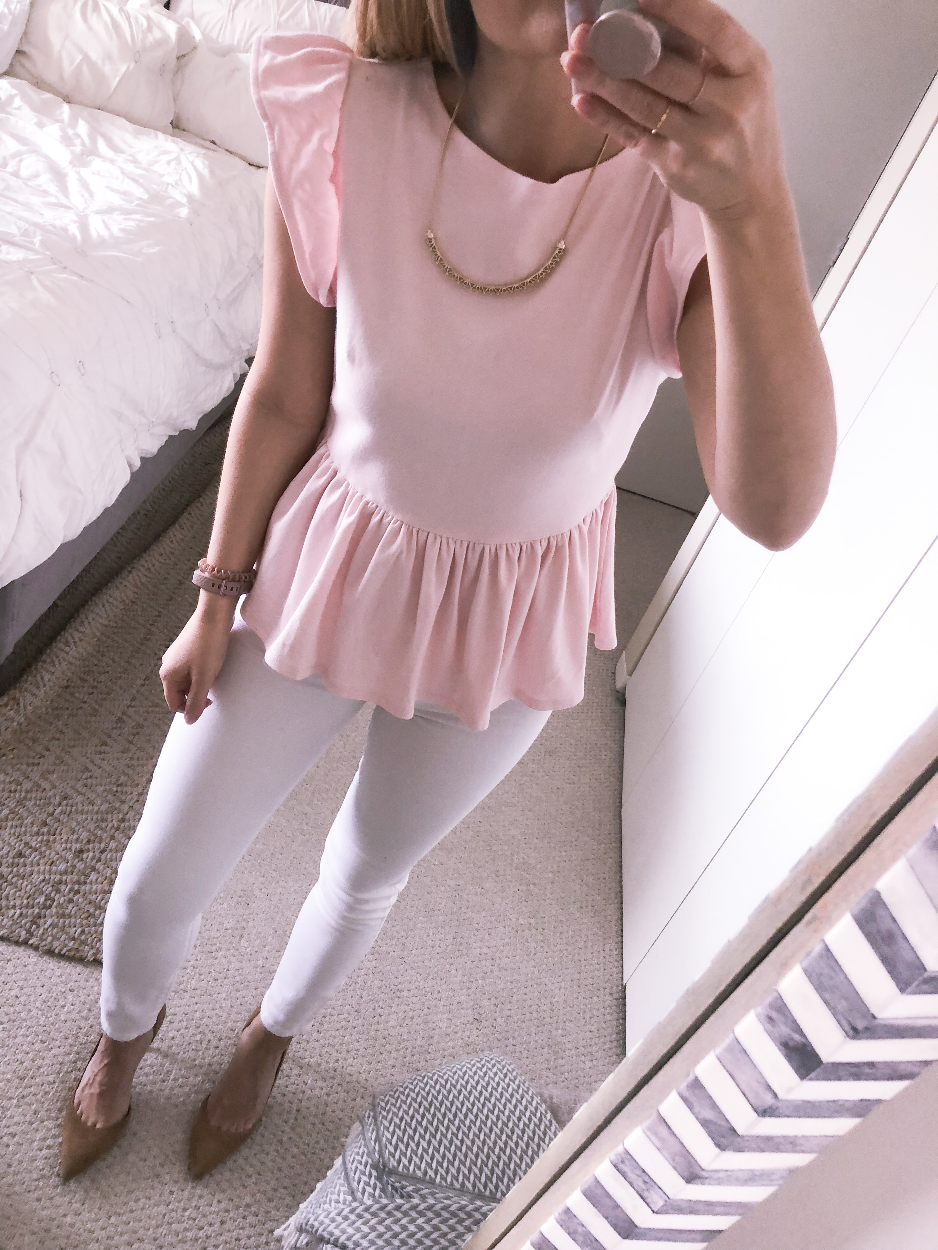 pink peplum top and white skinny jeans