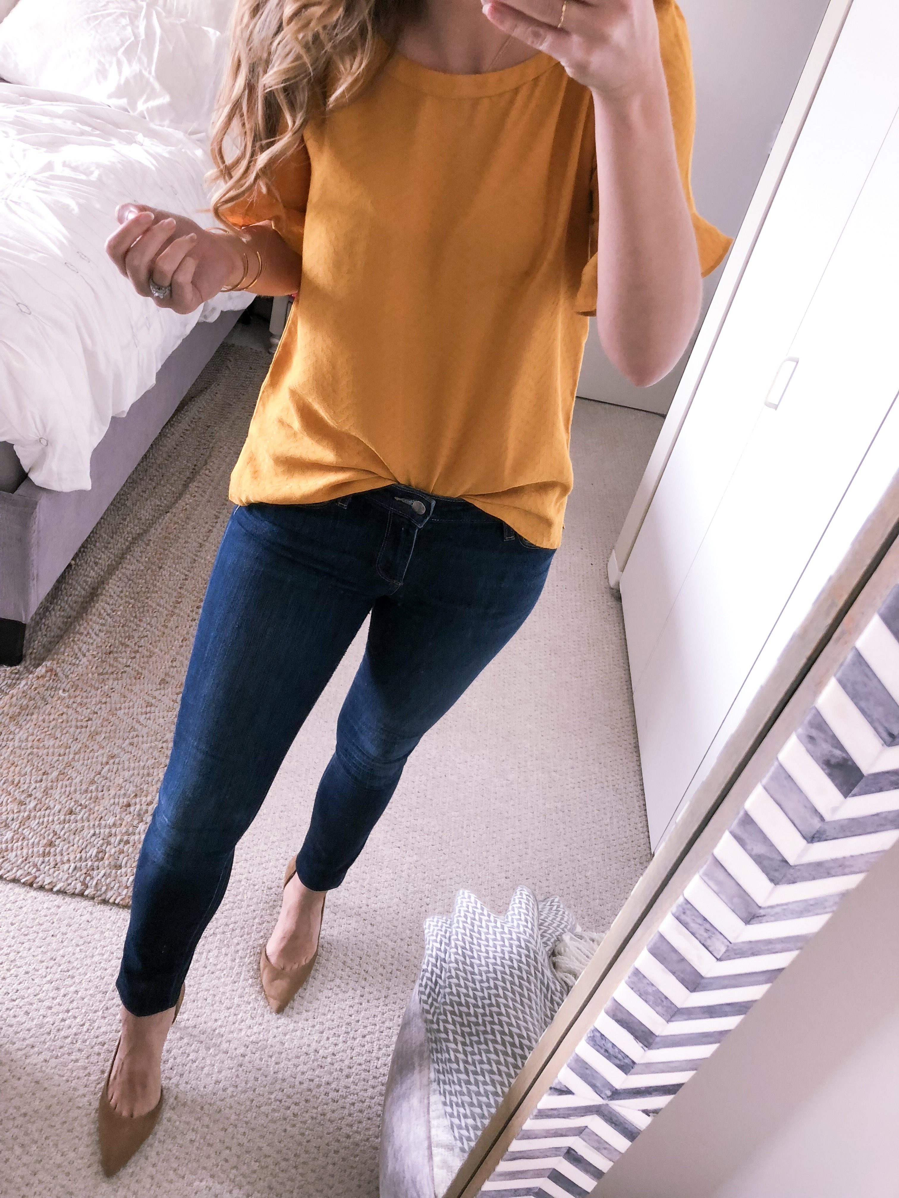 yellow blouse with skinny jeans