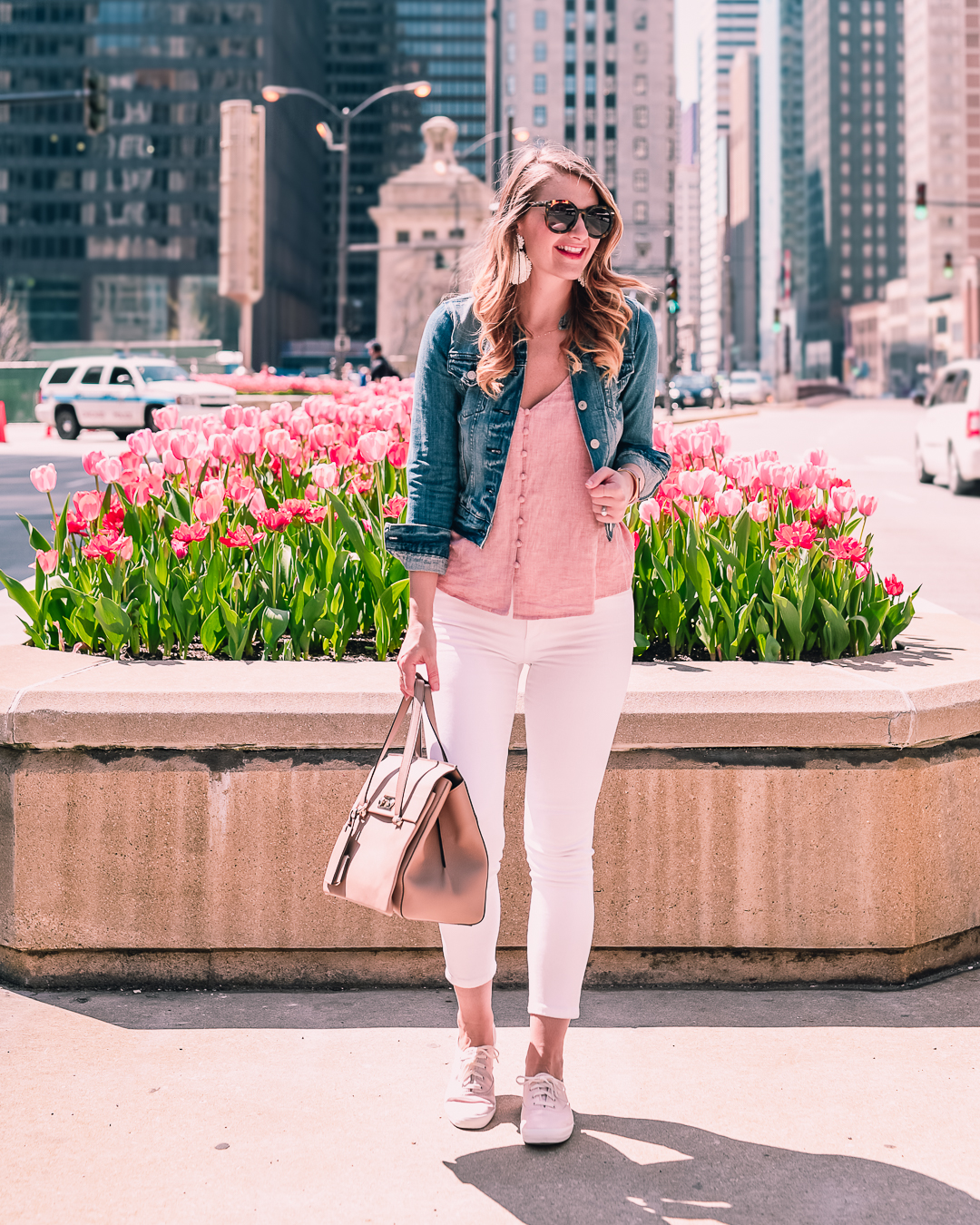 chicago michigan avenue with tulips