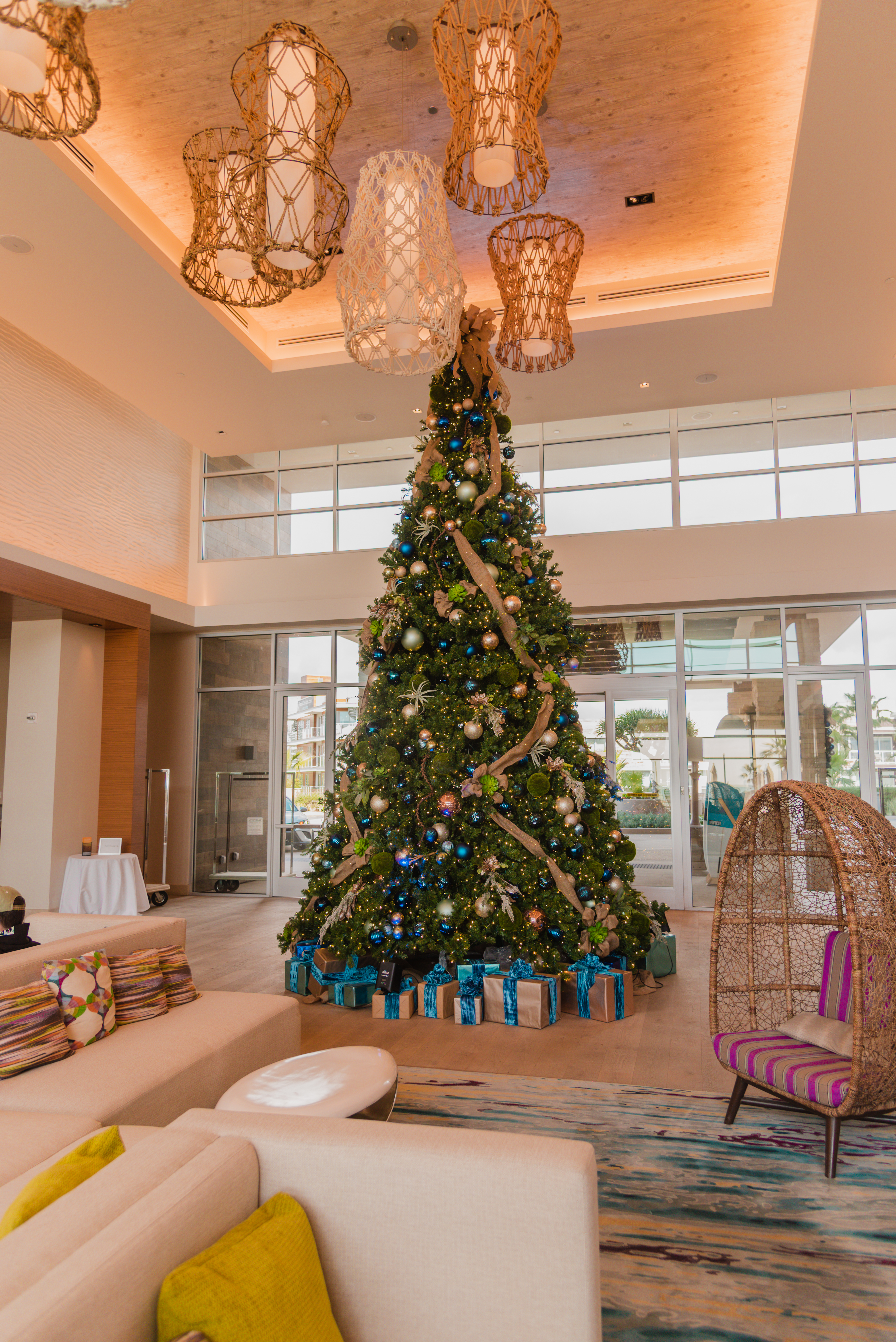 holiday decorations at orange county hotel 