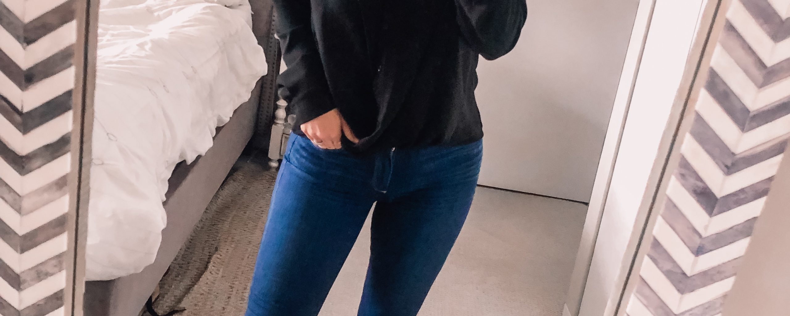 black blouse and skinny jeans