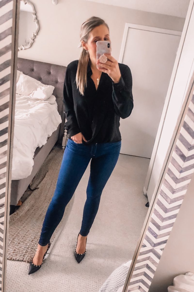 black blouse and skinny jeans