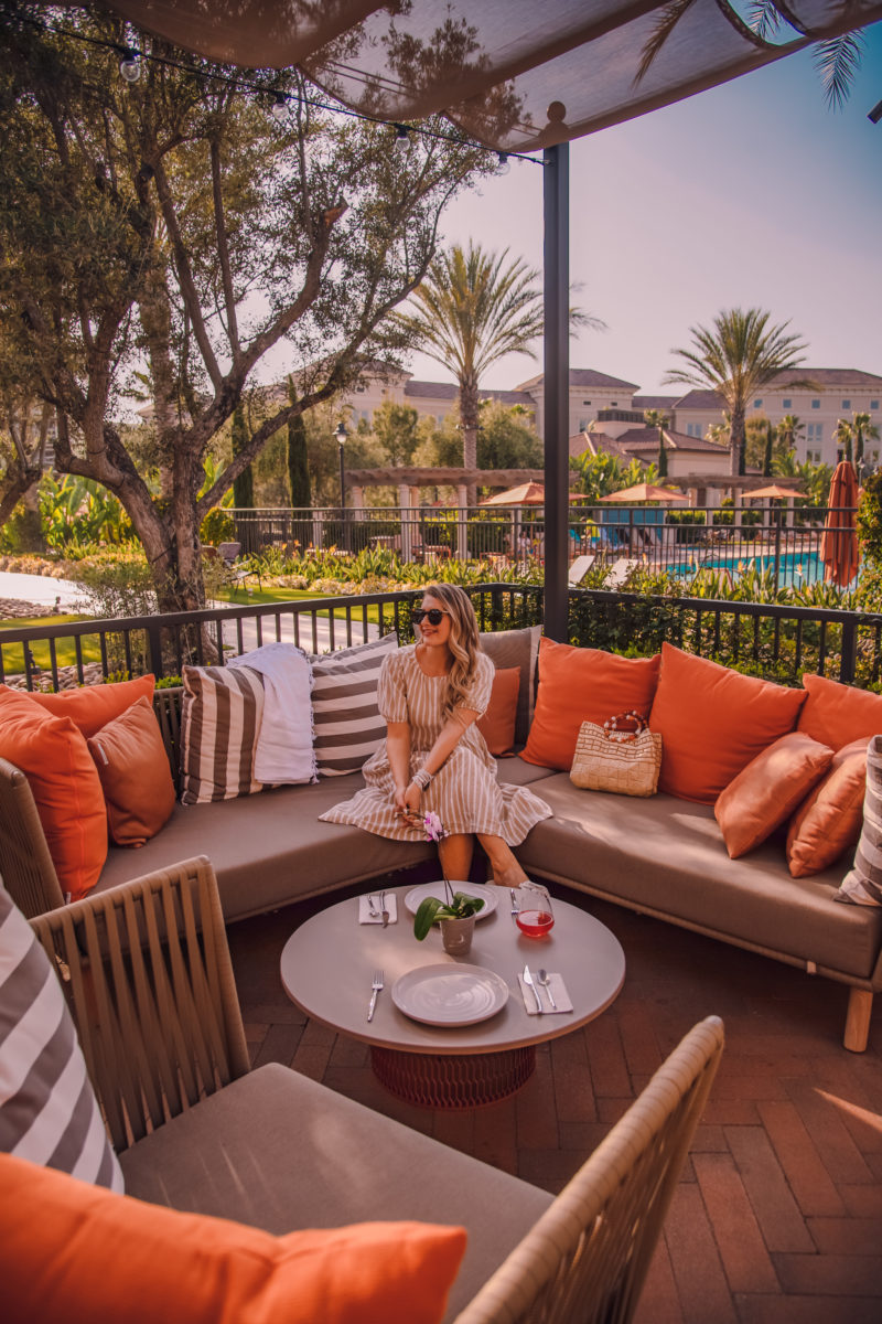 What to wear on a dinner date on a patio
