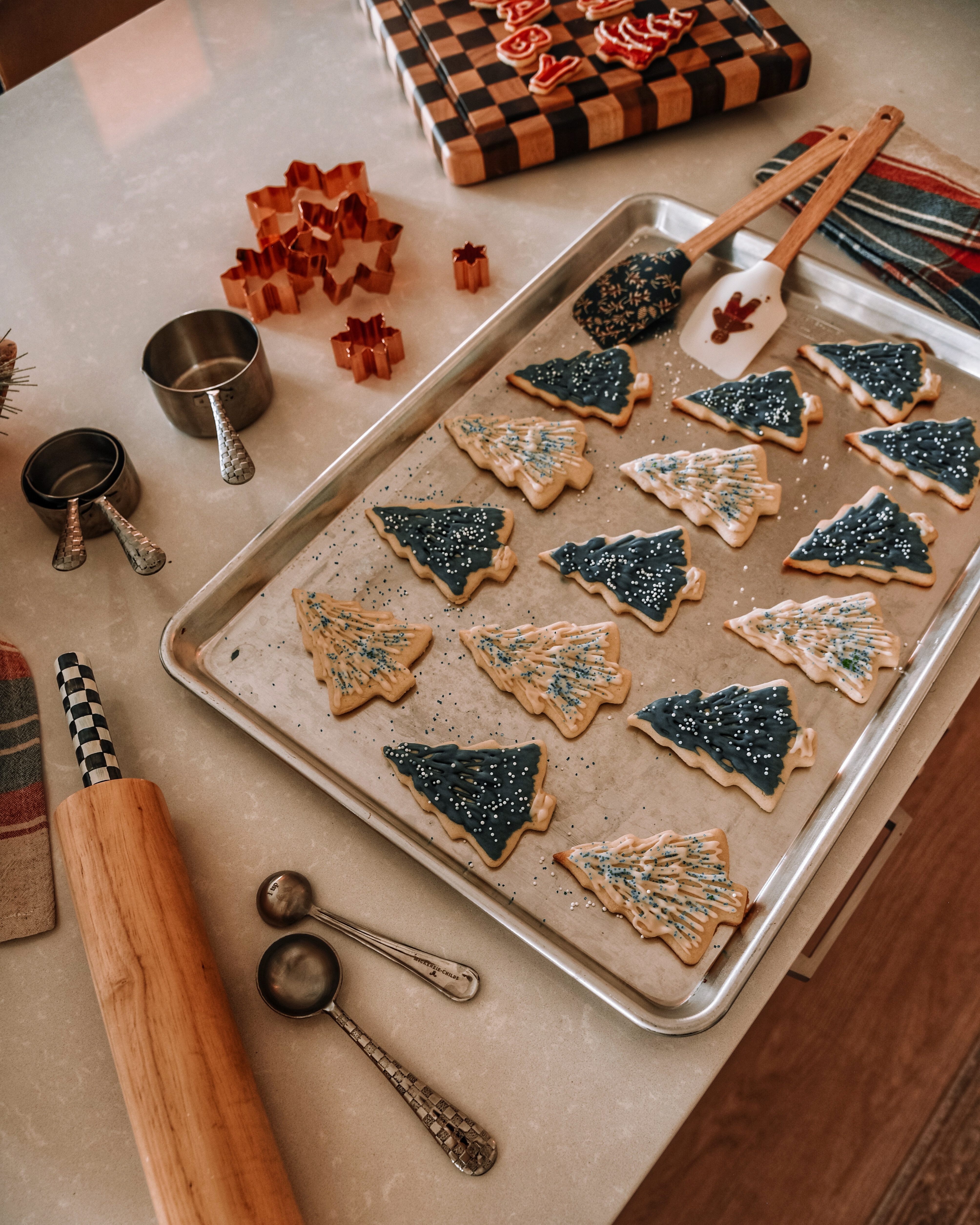 christmas tree sugar cookie decorating